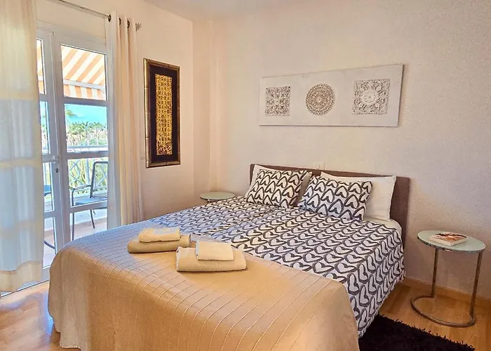 Beautiful El Duque Апартаменти *