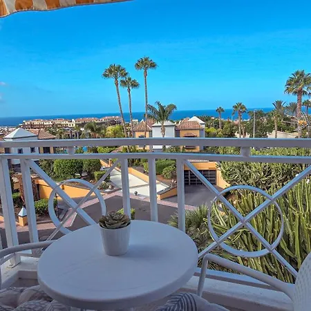 Beautiful El Duque Apartamento