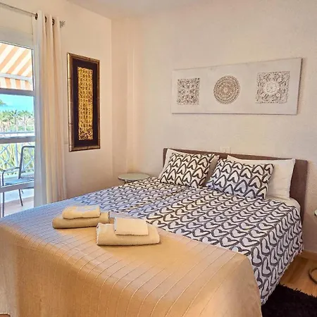 Beautiful El Duque Apartamento *